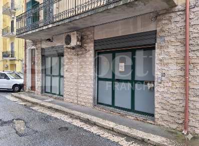 Foto Magazzino in Via Ciullo D'Alcamo 4, Ragusa Centro di 55 m² in vendita