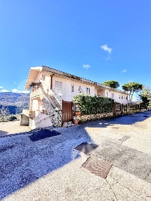 Foto Villa a schiera in Via Delle Mele 28, Segni di 140 m² con 5 locali