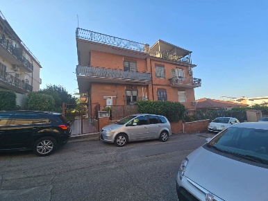 Foto Appartamento in Via Angelo Vinco 8, Roma Acilia di 70 m² con 3 locali