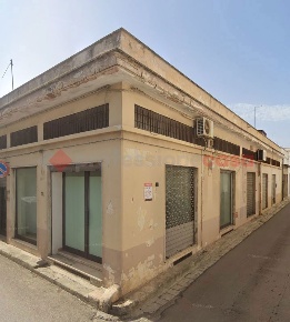 Foto Magazzino in Via Erario snc, Manduria Centro di 308 m² con 7 locali