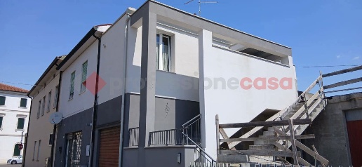 Foto Appartamento a Roveredo di Guà Centro di 100 m² con 3 locali