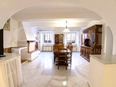 Foto Appartamento a Carrara Centro di 127 m² con 4 locali in vendita