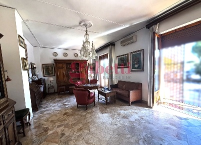 Foto Appartamento in Via Grazia Deledda 8, Scandicci Centro di 140 m²