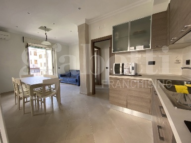 Foto Appartamento in Via Mamurra 45, Formia Centro di 92 m² con 3 locali