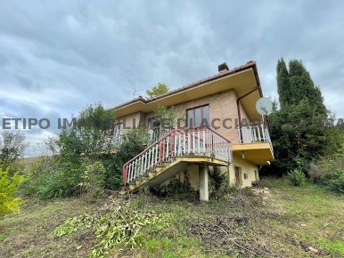Foto Casa indipendente in VAL MENOCCHIA, Carassai di 300 m² con 8 locali