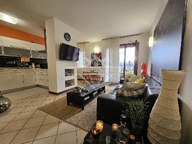 Foto Appartamento a Carrara Avenza di 100 m² con 5 locali in vendita