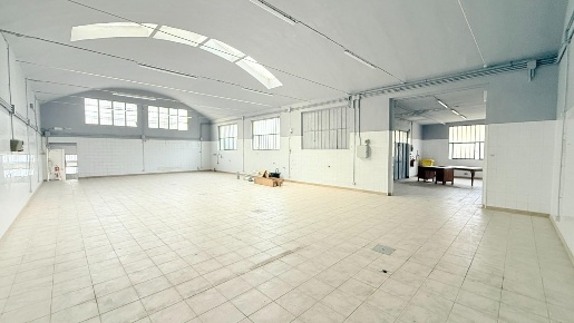 Foto Capannone industriale a Uzzano Santa Lucia di 270 m² con 5 locali