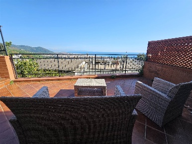 Foto Appartamento a Salerno Torrione Alto - Sala Abbagnano di 115 m²
