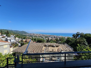 Foto Appartamento a Salerno Torrione Alto - Sala Abbagnano di 115 m²