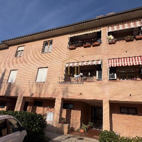 Foto Appartamento a Siena Ruffolo - Taverne d'Arbia di 96 m² con 5 locali