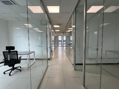 Foto Ufficio a Cascina Semicentro di 160 m² con 6 locali in affitto