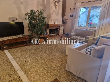 Foto Appartamento a Pietrasanta di 80 m² con 4 locali in vendita