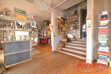 Foto Villa unifamiliare a Lucca San Filippo di 250 m² con 6 locali