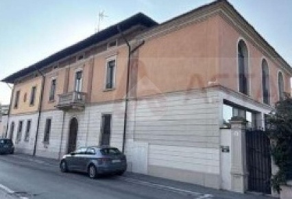 Foto Appartamento in Roma, Bagnolo Mella Centro di 392 m² con 11 locali