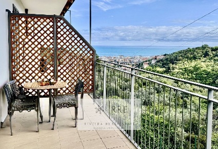 Foto Appartamento in via Valbona, Alassio di 78 m² con 3 locali in vendita
