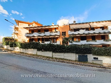 Foto Appartamento in VIA AVELLINO 7/B, Folignano di 150 m² con 7 locali
