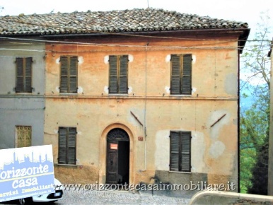 Foto Casa indipendente a Force Centro di 150 m² con 10 locali in vendita