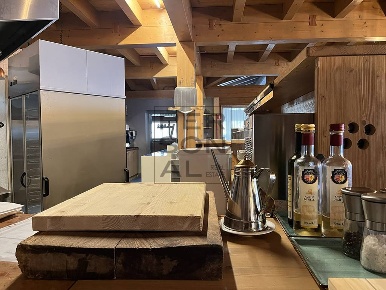 Foto Locale commerciale a Vallelaghi di 200 m² con 2 locali in affitto