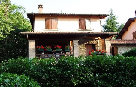 Foto Villa unifamiliare in Via piave, Serramazzoni di 300 m² con 7 locali
