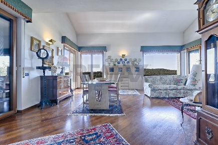 Foto Case semi ndipendenti in VIA MANDELLI 5/A, Montorfano Centro di 190 m²