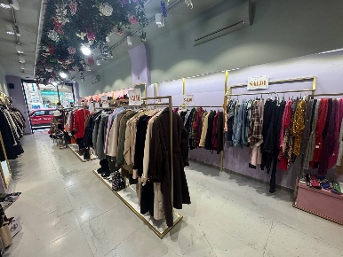 Foto Negozio in Via Mariano Stabile, Palermo Roma - Cavour di 70 m²