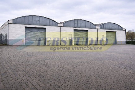 Foto Capannone industriale in via pisacane snc, Pero Centro di 3200 m²