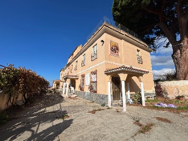 Foto Agriturismo in via Marina, San Lucido di 800 m² con 20 locali