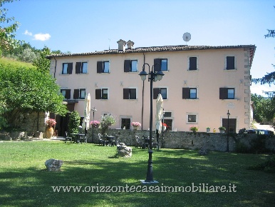 Foto Casa indipendente a Ascoli Piceno di 1000 m² con 11 locali in vendita