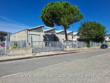Foto Capannone industriale a Ascoli Piceno di 1000 m² con 6 locali
