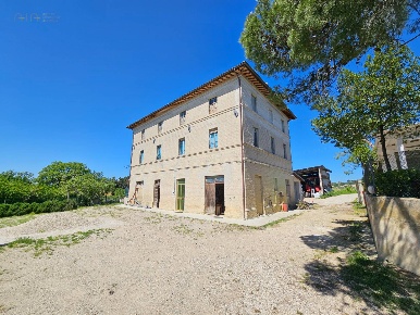 Foto Rustico in Contrada Tesino 7, Cossignano di 600 m² con 8 locali