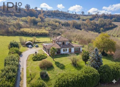 Foto Villa unifamiliare in regione dotti, Terzo di 450 m² con 8 locali
