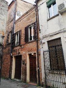 Foto Case indipendenti in VIA TERRANUOVA, Ferrara Centro Storico di 140 m²