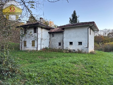 Foto Rustico a Volpago del Montello di 180 m² con 6 locali in vendita