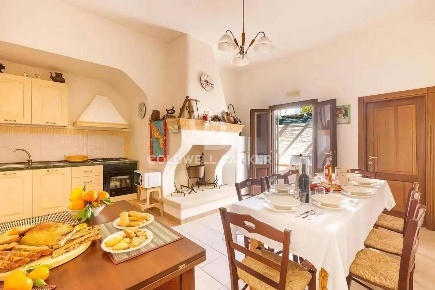 Foto Casa indipendente in Via Umberto I 17, Avetrana di 199 m² con 8 locali