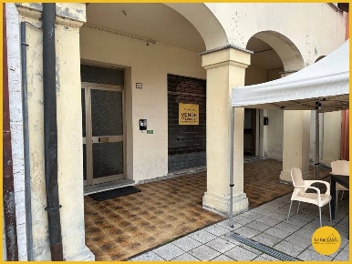 Foto Locale commerciale in via Fascinata 19/b, Argenta di 78 m² in vendita