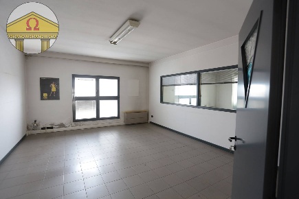 Foto Ufficio a Villorba di 400 m² con 4 locali in affitto