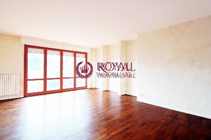 Foto Appartamento in Via Giuseppe Pietri, Livorno di 170 m² con 5 locali