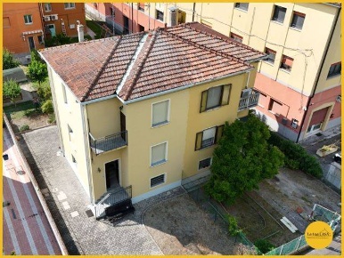 Foto Villa a schiera in via del lavoro 19, Molinella Centro di 111 m²