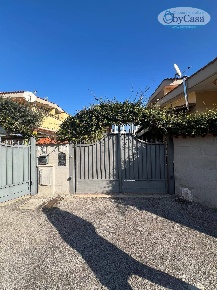 Foto Appartamento a Pomezia di 45 m² con 3 locali in vendita