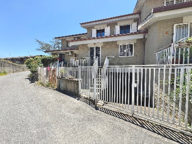 Foto Villa a schiera in Via Onorato Carlandi 33, Manziana di 180 m²
