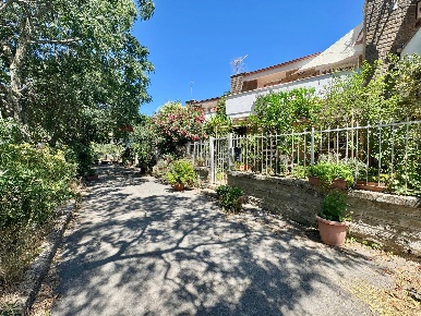 Foto Villa a schiera in Via Onorato Carlandi 33, Manziana di 180 m²