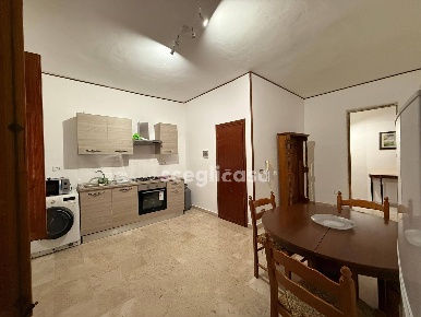 Foto Appartamento in Via Dante 133, Carini Centro di 80 m² con 3 locali