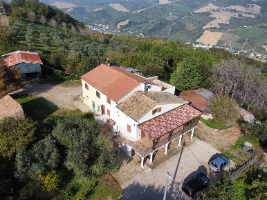 Foto Rustico in Contrada San Biagio, Ripatransone di 300 m² con 7 locali