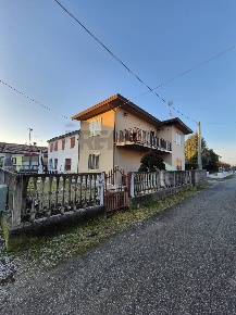 Foto Casa indipendente a Massanzago Case Cagnin di 270 m² con 7 locali