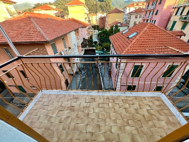 Foto Appartamento a Sestri Levante Centro di 76 m² con 4 locali in vendita