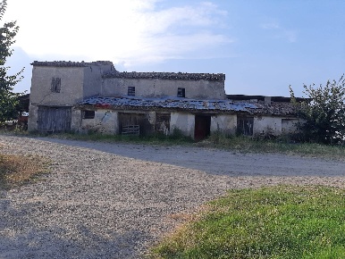 Foto Rustico a Meldola di 450 m² con 10 locali in vendita