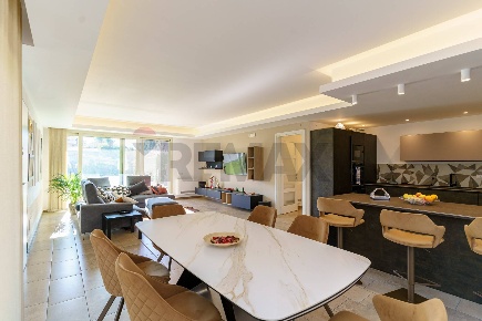 Foto Villa unifamiliare in Via Fossa Lupo 15, Aci Sant'Antonio di 700 m²