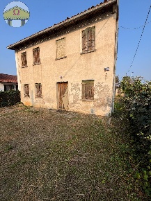 Foto Rustico a Ponzano Veneto di 210 m² con 5 locali in vendita