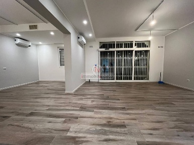 Foto Attività commerciale in VIA VENETO, Sarego Meledo di 215 m² in affitto