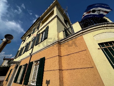 Foto Appartamento a Lavagna Centro di 95 m² con 5 locali in vendita